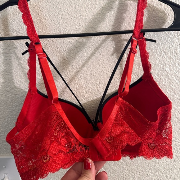 Elegant Red and Black Lace Bra. 36B - Picture 6 of 6